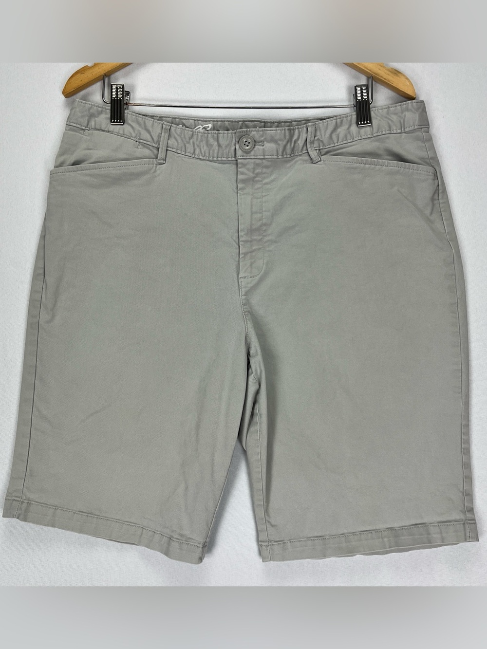 Eddie Bauer Bermuda Shorts Women’s Size 16 Tall Light Grey Cotton 10” Length